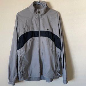 Gray Nike windbreaker, like new size:L
